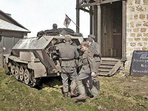 ICM 35114 Krankenpanzerwagen Sd.Kfz.251/8 Ausf.A , WWII German Ambulance with Military Medical Personnel