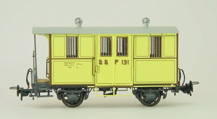 Motreno 111 BB Gepäckwagen F 192, gelb