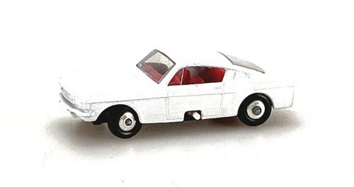 MATCHBOX 8 *Ford Mustang weiss No 8