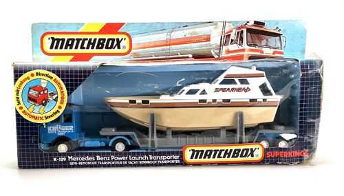 Lot 7174 *Konvolut Matchbox  1:34 Mercedes Benz Power Launch Transporter mit Schiff  K-129