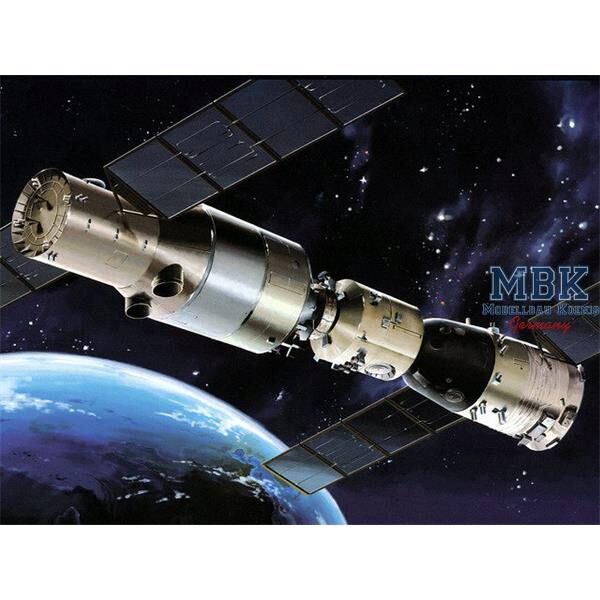 GREAT WALL HOBBY L4804 Chinese Space Lab Module Tiangong-1 & Shenzhou-8