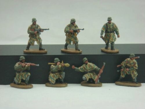 Caesar Miniatures HB04 WWII German Army with Camouflage Cape