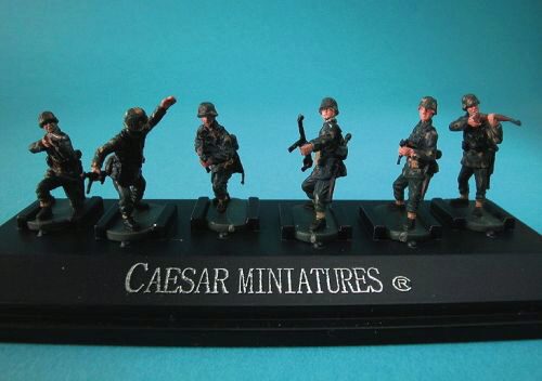 Caesar Miniatures P801 WWII German Panzergrenadiers set1 (fertig bemalt)