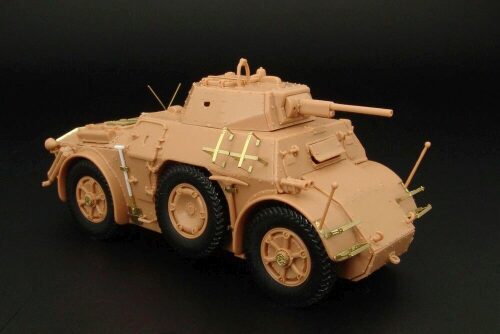 Hauler HLX48313 AB-43 Autoblinda (Italeri)