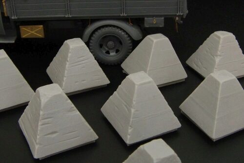 Hauler HLX48367 Dragon’s Teeth tank traps