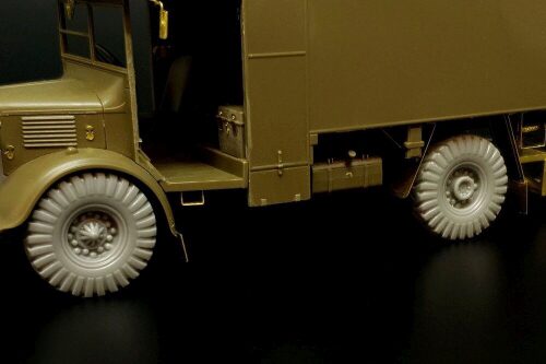 Hauler HLX48411 British 2-Ton 4x2 Ambulance (Austin K2) WHEELS for Tamiya