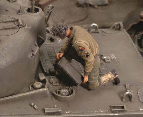 Royal Model RM165 U.S. CREW member refuelling tank - WWII