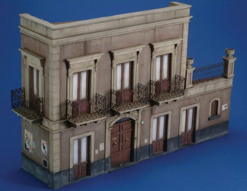 Royal Model RM569 Italian building