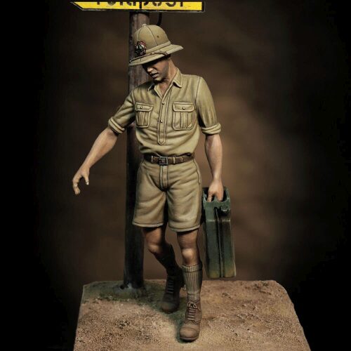 Royal Model RM850 Italian soldier with jerry can