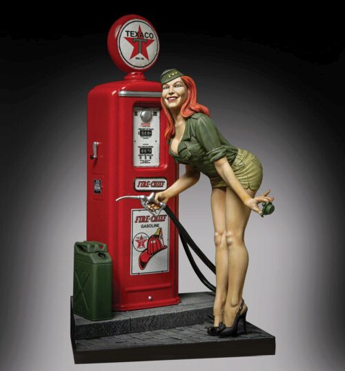 Royal Model RM928 Pin-up at the gas pump (75mm)