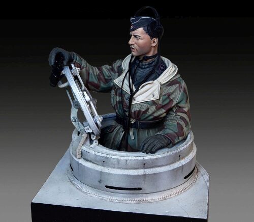 Royal Model RM975 German tanker in winter dress with Tiger I Early cupola