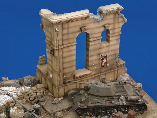 Royal Model RM003 Russia monument ruin