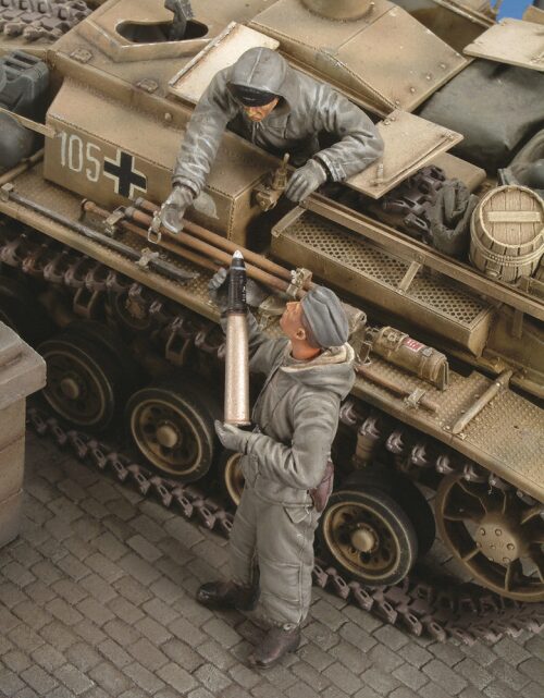 Royal Model RM143 Stug III Crew German - WWII (Russia  43) 1+1/2 fig.