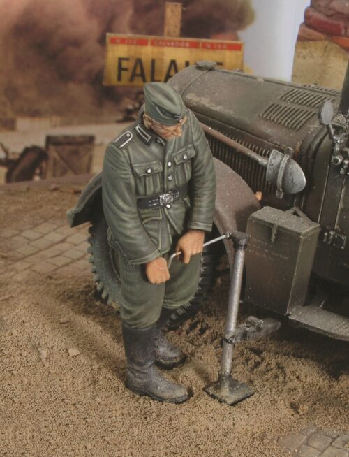 Royal Model RM183 German infantry with Jack - WWII