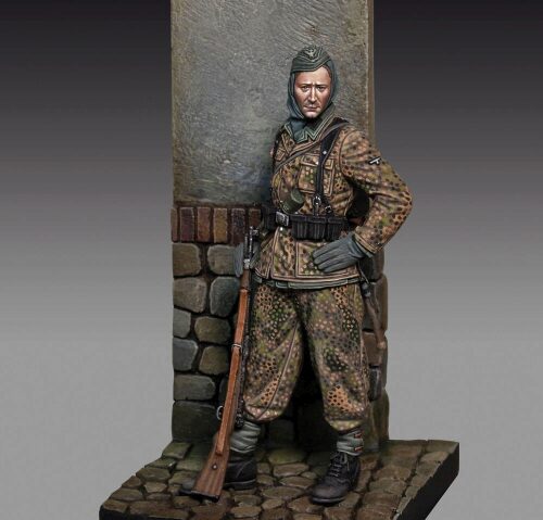 Royal Model RM795 Waffen SS Grenadier with rifle