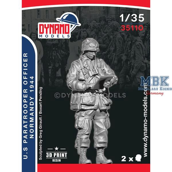 Dynamo Models DYM35110 U.S Paratrooper Officer Checking Map Normandy 44