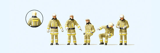 Preiser 10773 Feuerwehrmänner. Uniformfarbe beige, am Fahrzeug