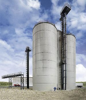 Walthers 2975 Maislagersilos North American